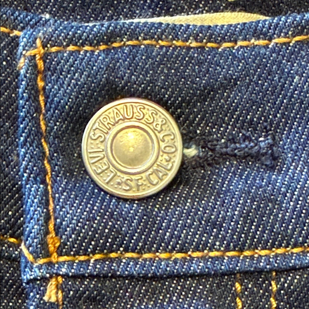 LEVI’S Ribcage Jean Shorts - Picture 9 of 16